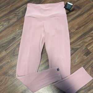 Onzie Pale pink/blush ribbed leggings